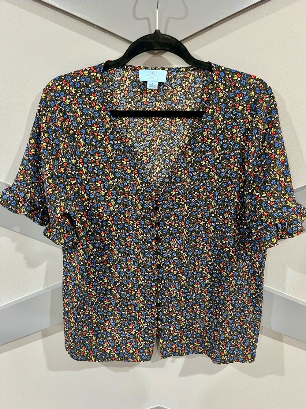 CeCe Black Floral V-Neck Short Sleeve Blouse